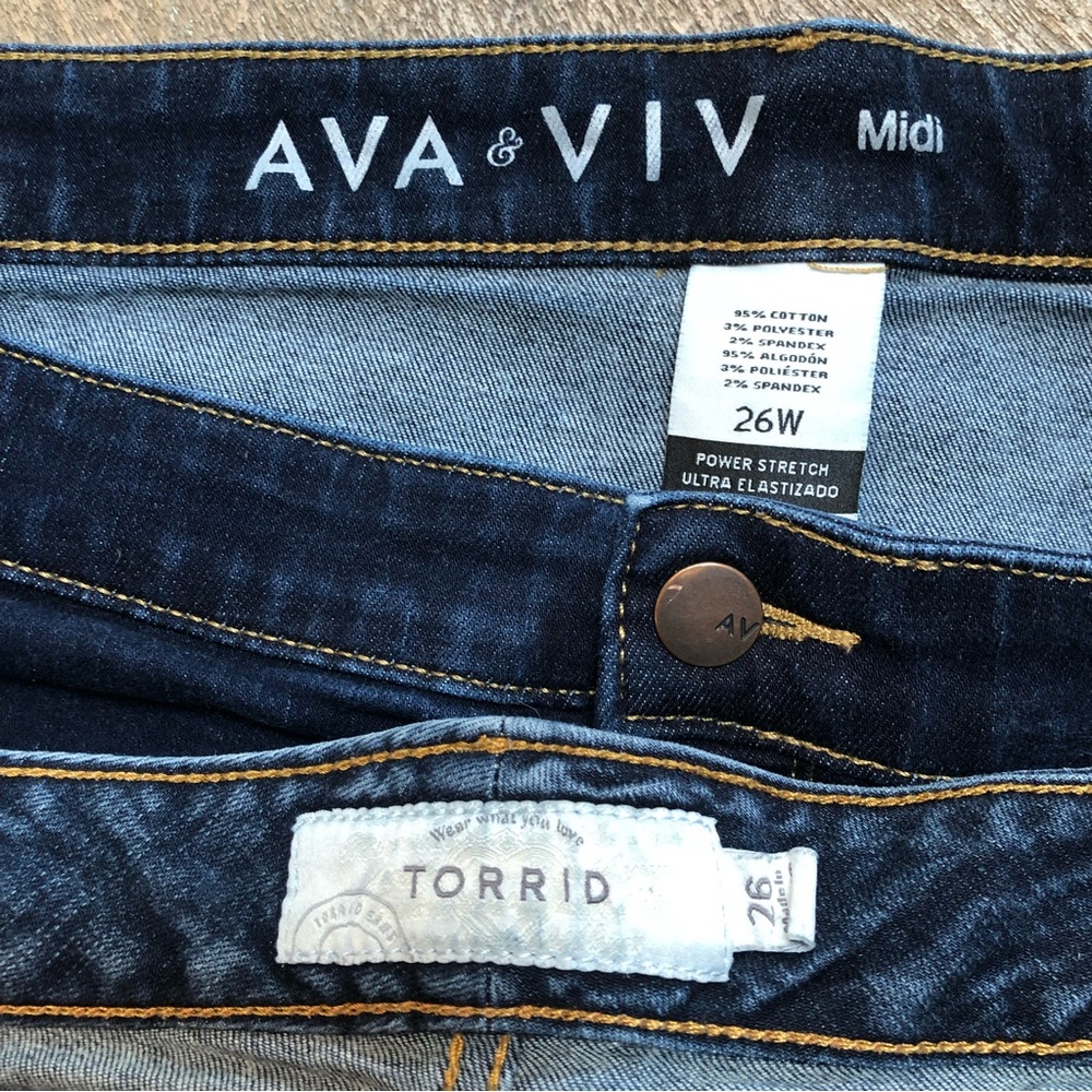 TORRID and AVA & VIV Denim Shorts 26 W - Picture 3 of 4